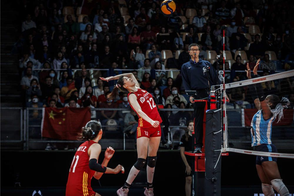 此前“The Athletic”报道，英力士收购曼联25%股份之后，将任命新的体育总监，以及转会部门负责人。